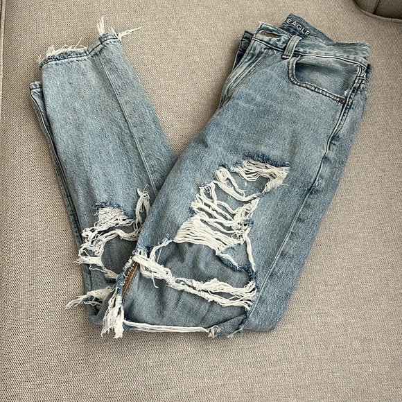 American Eagle light washed ripped jeans - Picture 4 of 4